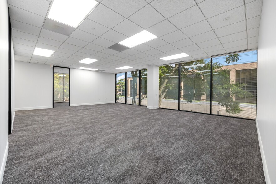 More Photos Of 17 S Briar Hollow Ln, Houston Office Residential For Lease
