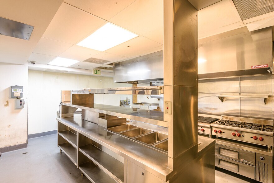 More Photos Of 4225 Crenshaw Blvd, Los Angeles Bar For Lease