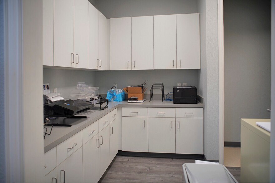 More Photos Of 3918 Telephone Rd, Lake Worth Medical For Lease