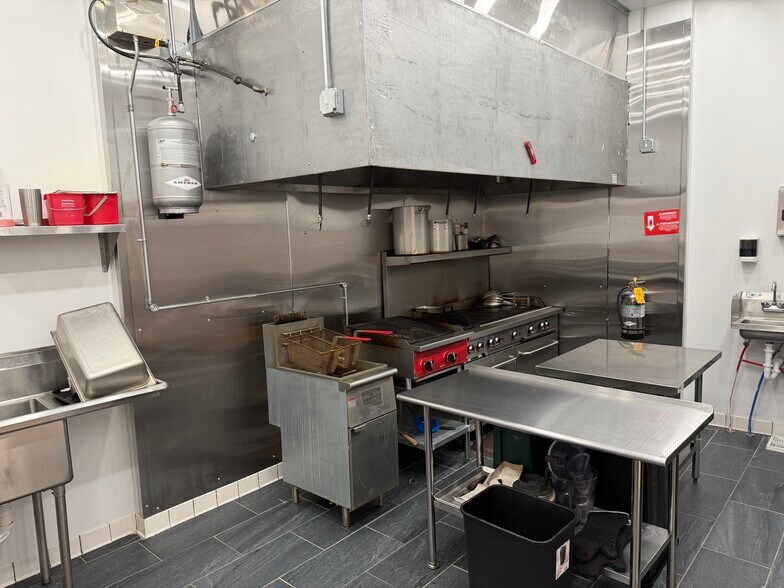 More Photos Of 706 W Jefferson St, Kokomo Storefront For Sale