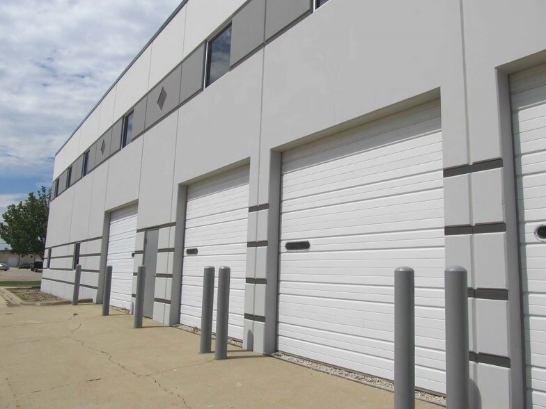 More Photos Of 750 N 17th St, St Charles Warehouse For Lease