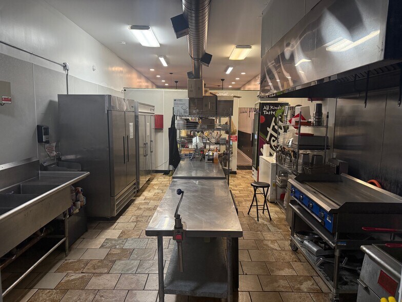 More Photos Of 321-325 E Pershing Rd, Chicago Freestanding For Lease