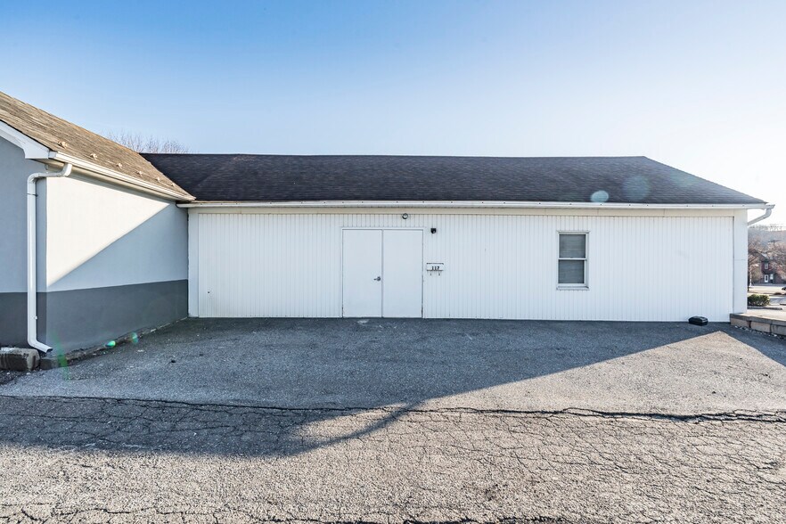 More Photos Of 117 E Main St, Bath Light Manufacturing For Lease