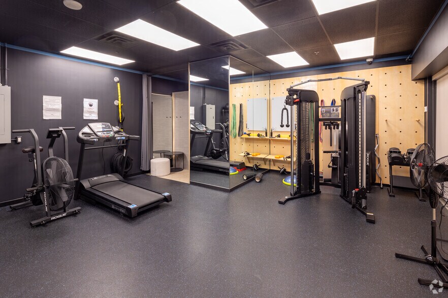 More Photos Of 390 Bay St, Toronto Office For Lease