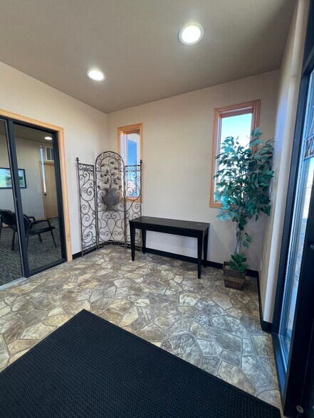 More Photos Of 77 Adcock Dr, Alamosa Healthcare For Sale
