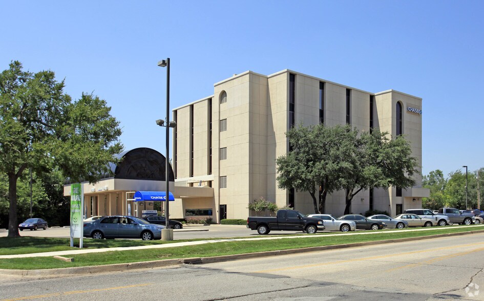 More Photos Of 1200 NW 63rd St, Oklahoma City Office For Lease