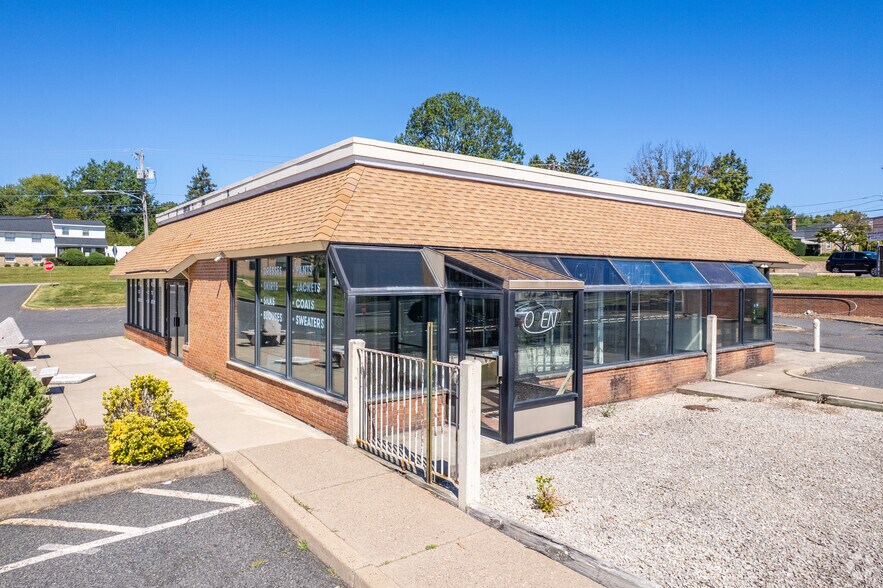 Primary Photo Of 1721 Dekalb Pike, Blue Bell Freestanding For Lease