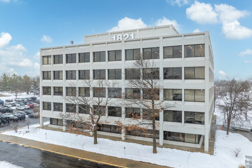 Primary Photo Of 1821 Walden Office Sq, Schaumburg Office For Lease