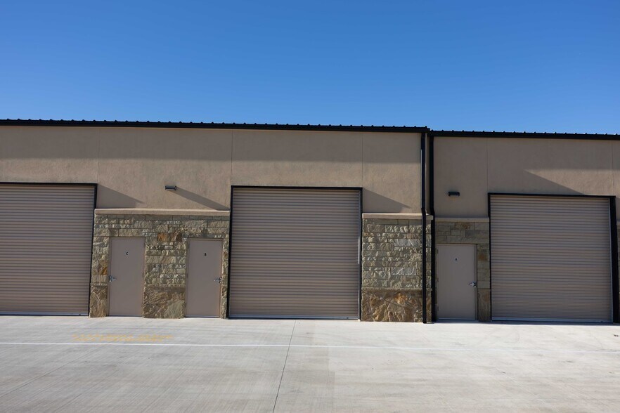 More Photos Of 720 S Bell Blvd, Cedar Park Warehouse For Lease