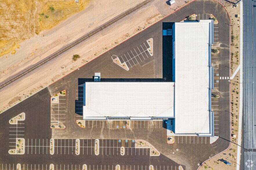 More Photos Of 13700 N Dysart Rd, Surprise Light Distribution For Lease