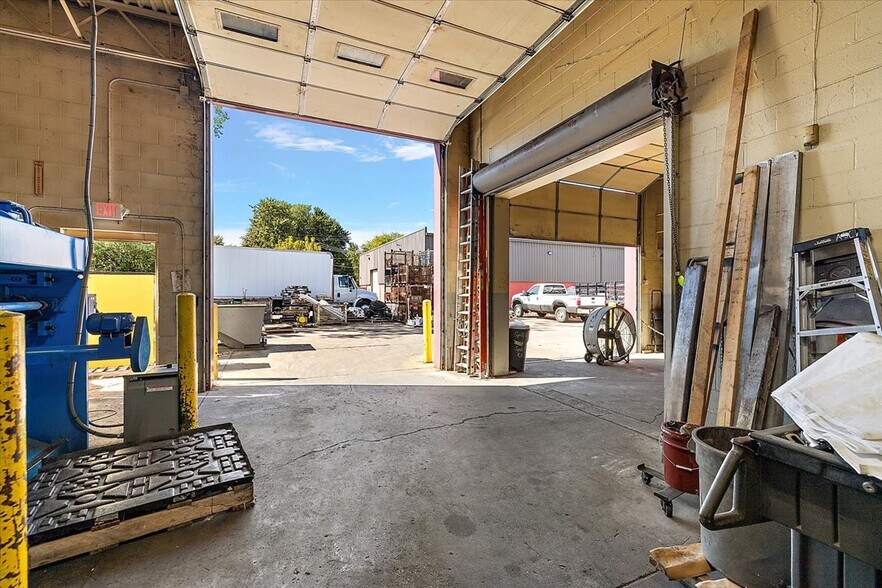 More Photos Of 14570 Barber Ave, Warren Warehouse For Sale