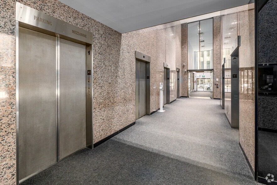 More Photos Of 18 King St E, Toronto Office For Lease