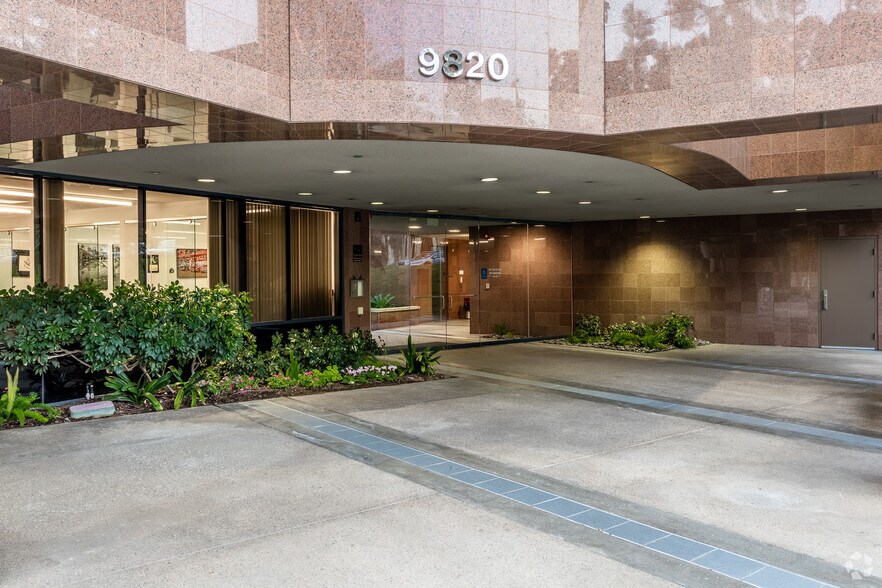 More Photos Of 9820 Willow Creek Rd, San Diego Office For Lease