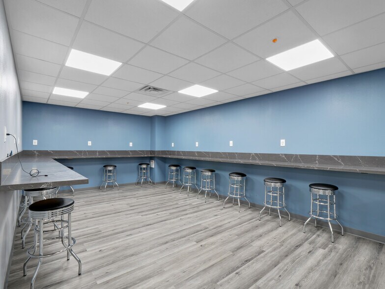 More Photos Of 6150-6164 Cherry Ave, Long Beach Warehouse For Sale