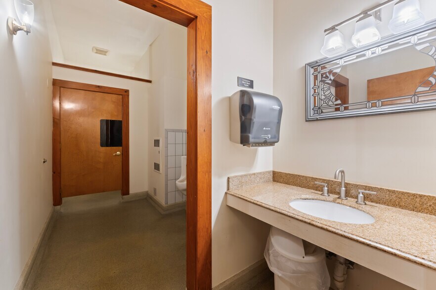 More Photos Of 52 Post Rd, Wells Restaurant For Sale