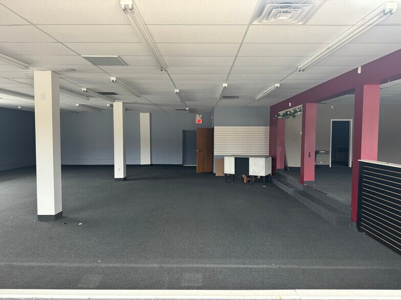 More Photos Of 16209-16235 S US 27, Lansing Unknown For Lease