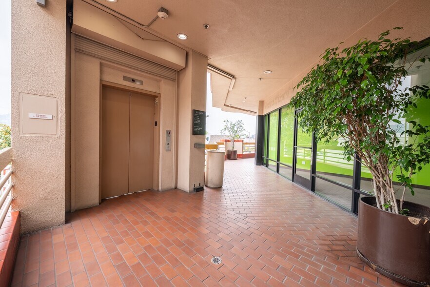 More Photos Of 8950 W Olympic Blvd, Beverly Hills Storefront Retail Office For Sale