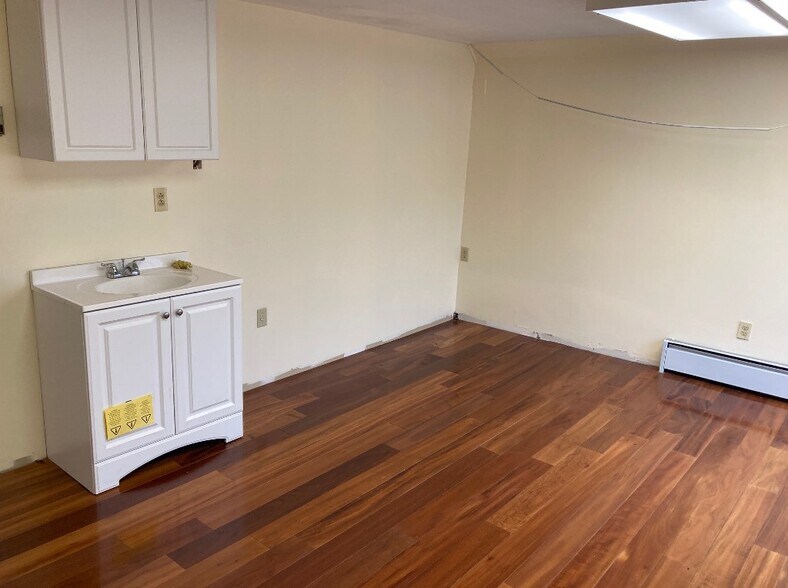 More Photos Of 531-535 W Main St, Norwich Medical For Sale