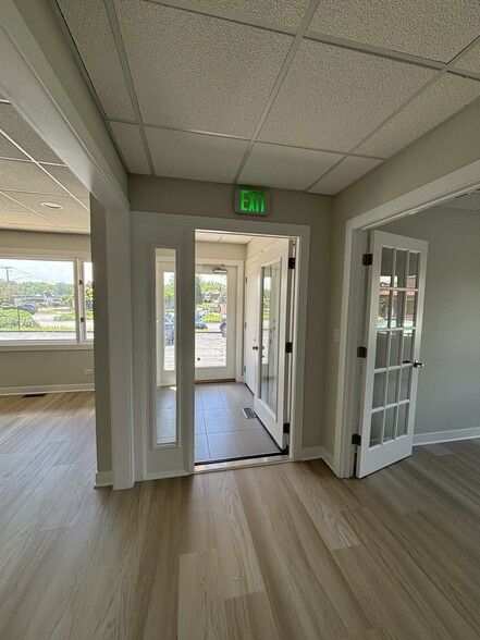 More Photos Of 75 E Division St, Mundelein Office Residential For Lease