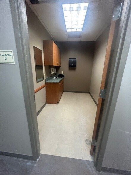 More Photos Of 7424 Highway 64, Bartlett Unknown For Lease