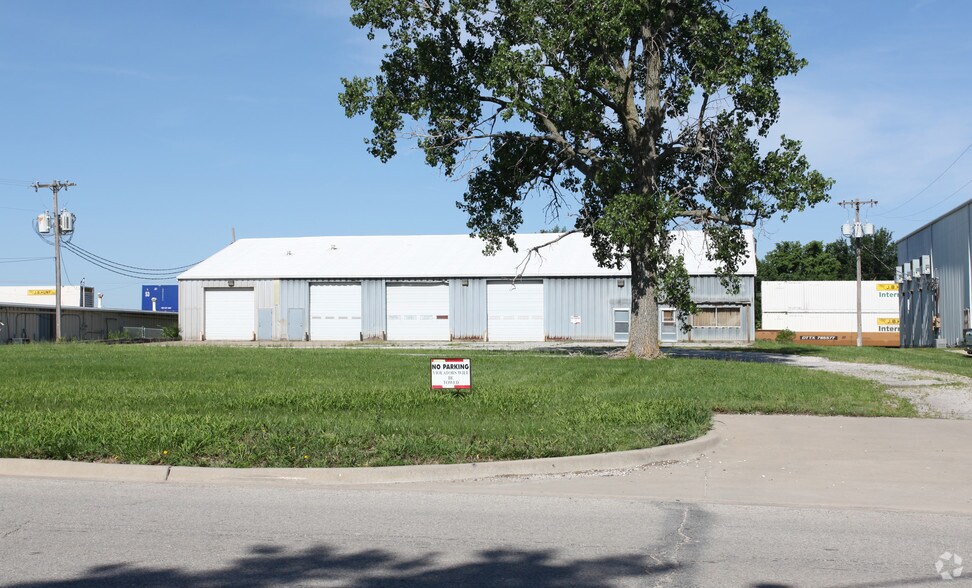 More Photos Of 703 S Kansas Ave, Olathe Warehouse For Sale