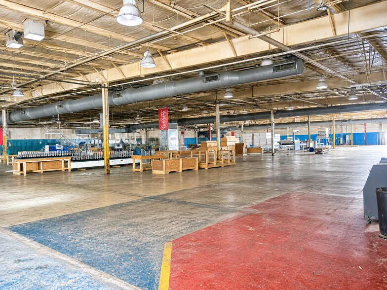 More Photos Of 811 Commerce Dr, Kendallville Manufacturing For Sale