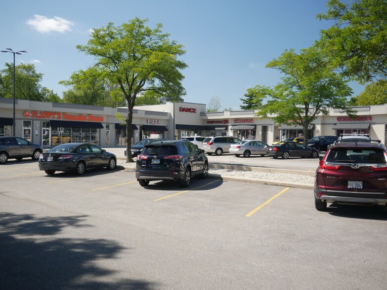 More Photos Of 125-165 W Dundee Rd, Buffalo Grove Unknown For Lease