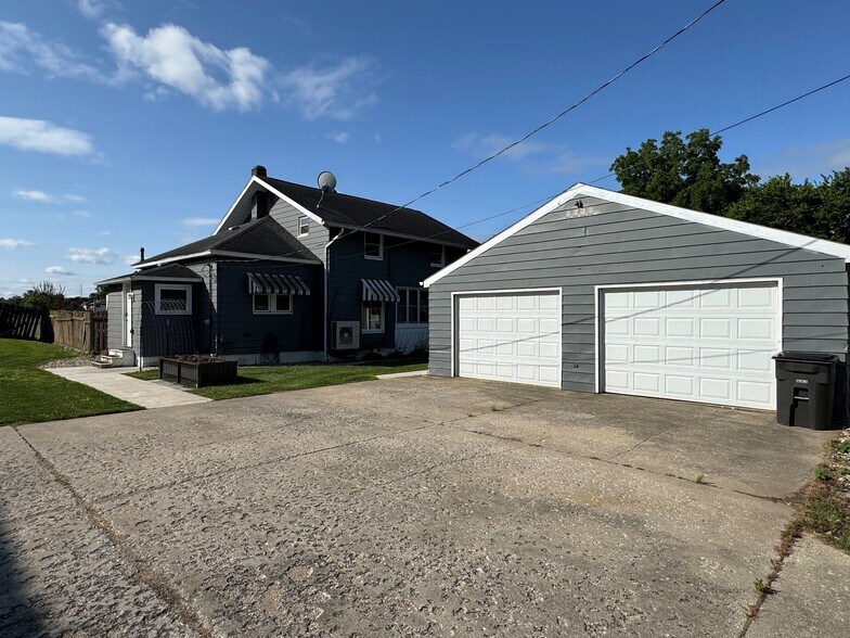 More Photos Of 1720 Main St, Elkhart Industrial For Sale