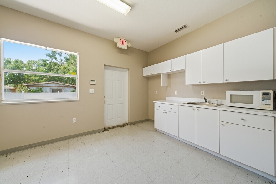 More Photos Of 401 W Interlake Blvd, Lake Placid Office For Sale