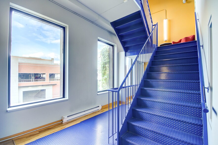 More Photos Of 75 Prom Du Portage, Gatineau Storefront Retail Office For Sale