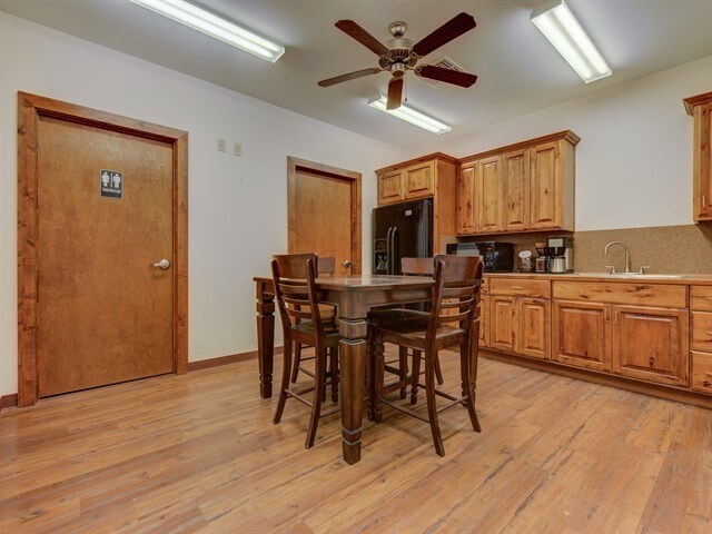 More Photos Of 4304 College Dr, Lufkin Office For Sale