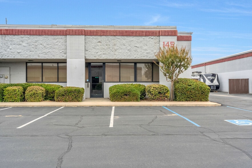 More Photos Of 2727 N Grove Industrial Dr, Fresno Warehouse For Sale