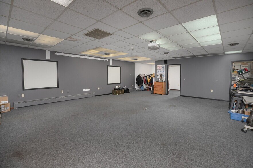 More Photos Of 307 E Center St, Rochester Office For Sale