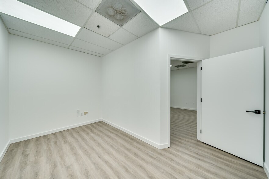 More Photos Of 7500 NW 25th St, Miami Warehouse For Lease