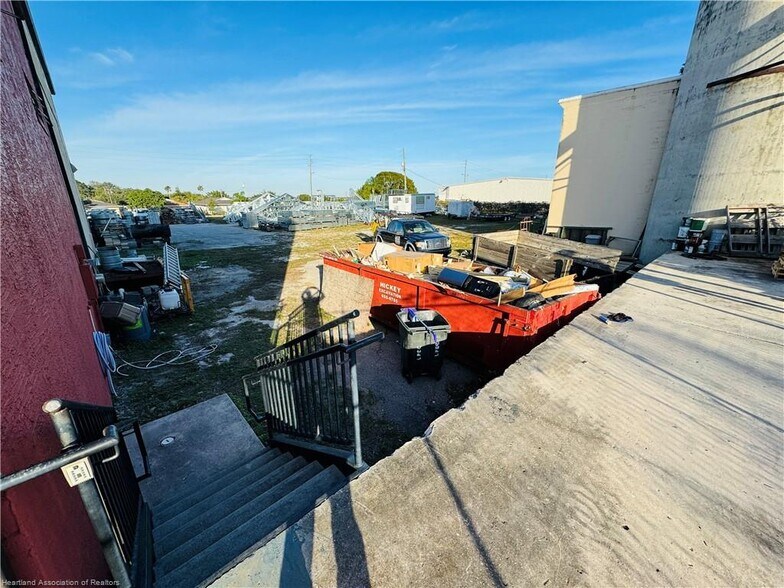 More Photos Of 110-112 W Interlake Blvd, Lake Placid Warehouse For Sale