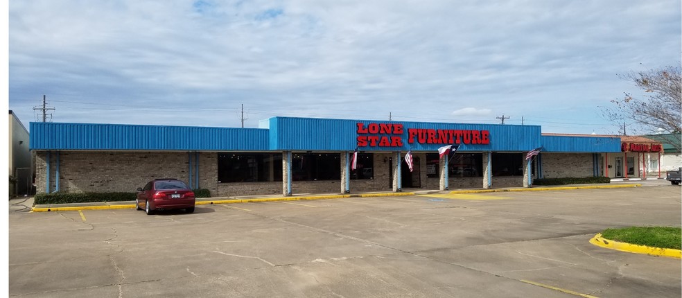 Primary Photo Of 702 Dixie Dr, Clute Freestanding For Lease