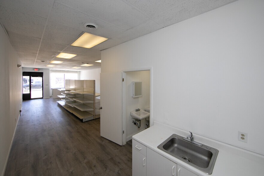 More Photos Of 12 N Black Horse Pike, Runnemede Storefront Retail Residential For Lease