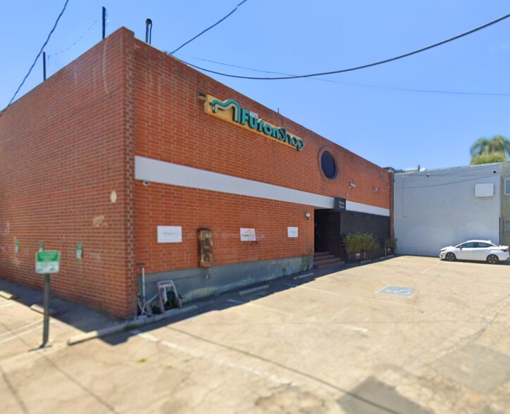 More Photos Of 17047 Ventura Blvd, Encino Freestanding For Sale