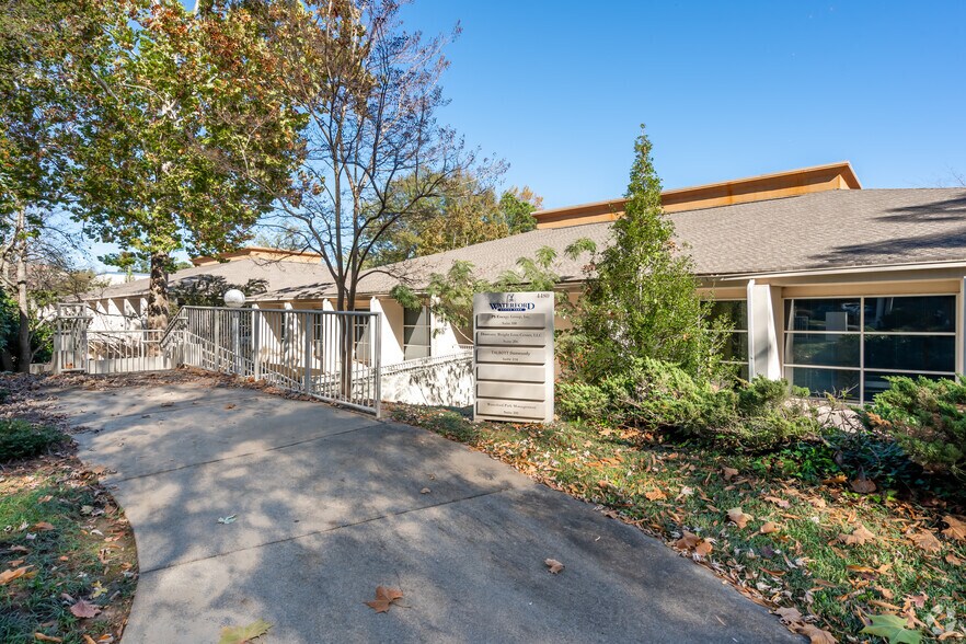 More Photos Of 4480 N Shallowford Rd, Dunwoody Medical For Lease