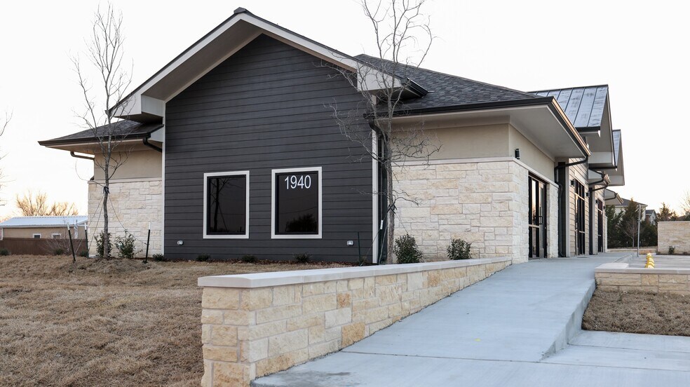 More Photos Of 1940 John King Blvd, Rockwall Medical For Sale