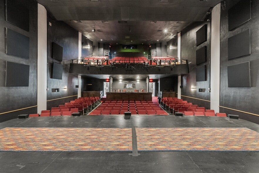 More Photos Of 110 W Main St, Waxahachie Theater Concert Hall For Lease