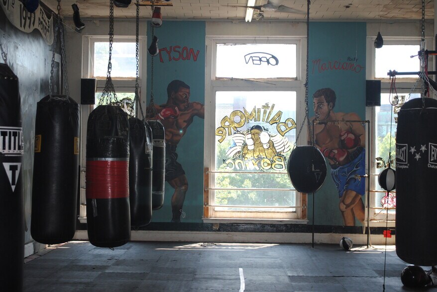 More Photos Of 506 S Broadway, Baltimore Storefront Retail Office For Lease