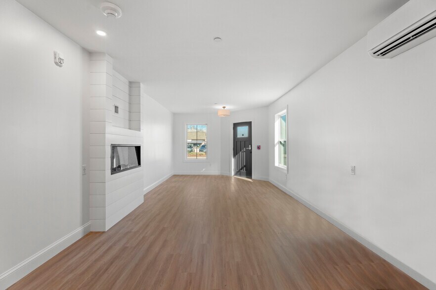 More Photos Of 44 Williams Ave, Mystic General Retail For Sale