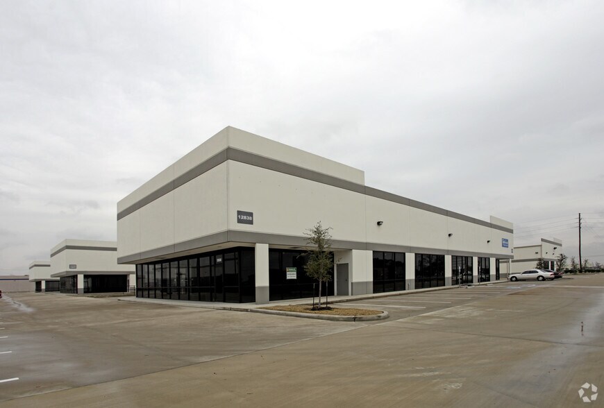 More Photos Of 12838 Murphy Rd, Stafford Showroom For Sale