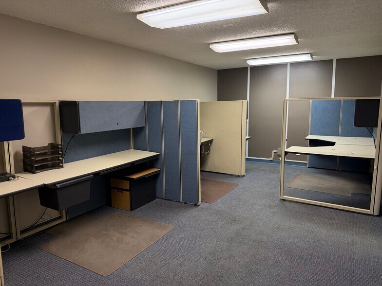 More Photos Of 6995 Industrial Ave, El Paso Flex For Lease