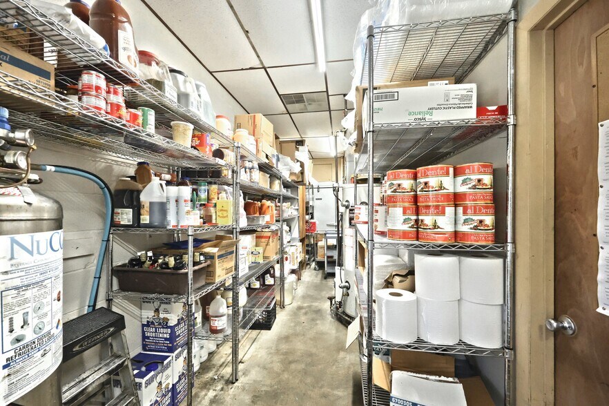 More Photos Of 1 Cherry St, Seven Valleys General Retail For Sale