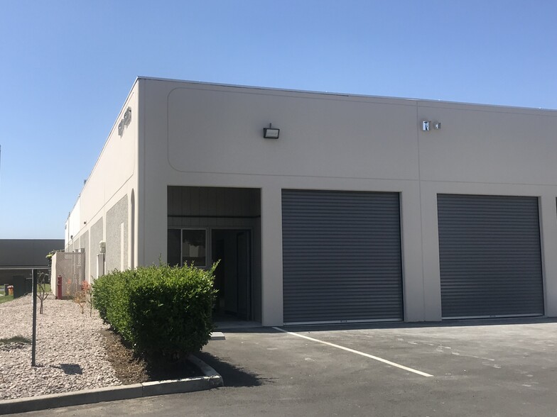 More Photos Of 15311-15323 Pipeline Ln, Huntington Beach Manufacturing For Lease