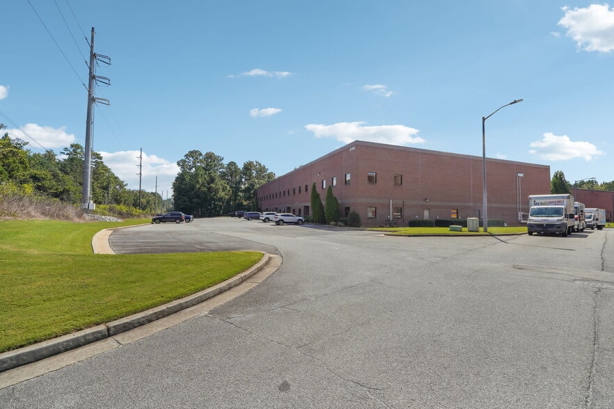 More Photos Of 3760 Peachtree Crest Dr, Duluth Industrial For Sale