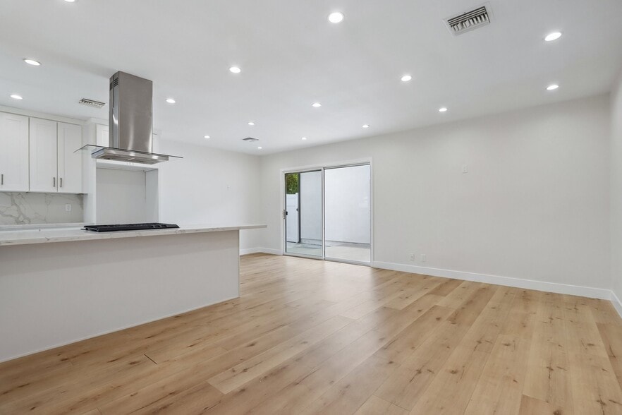More Photos Of 15952 Simonds St, Granada Hills Apartments For Sale