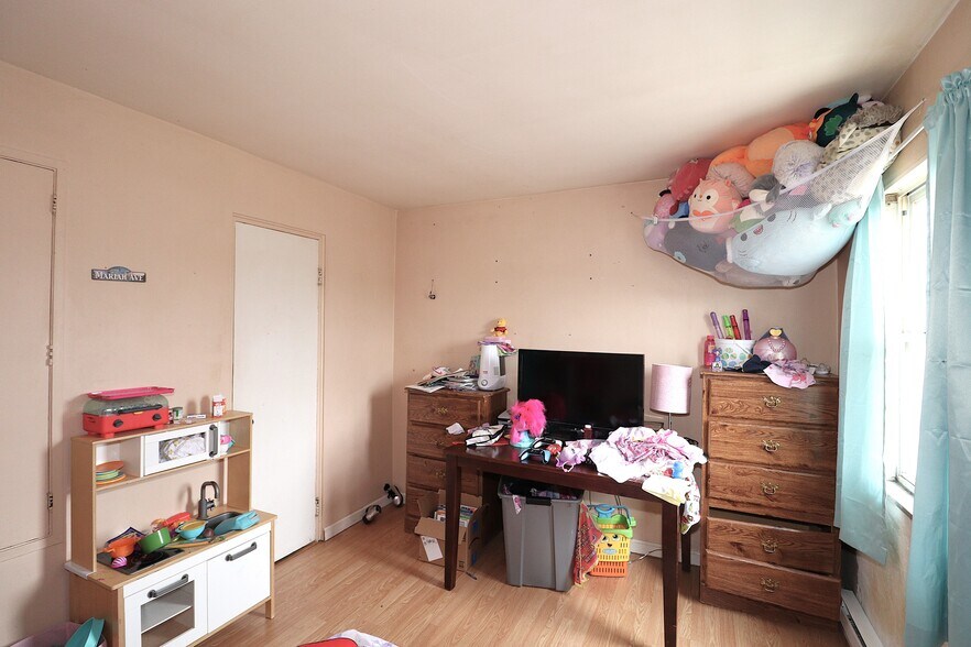 More Photos Of 142 S Broadway St, Blanchester Storefront Retail Residential For Sale